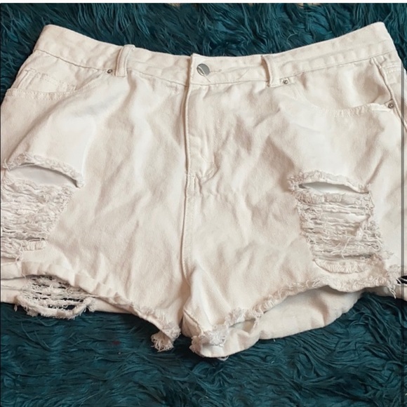 Shein white shorts - Picture 1 of 1